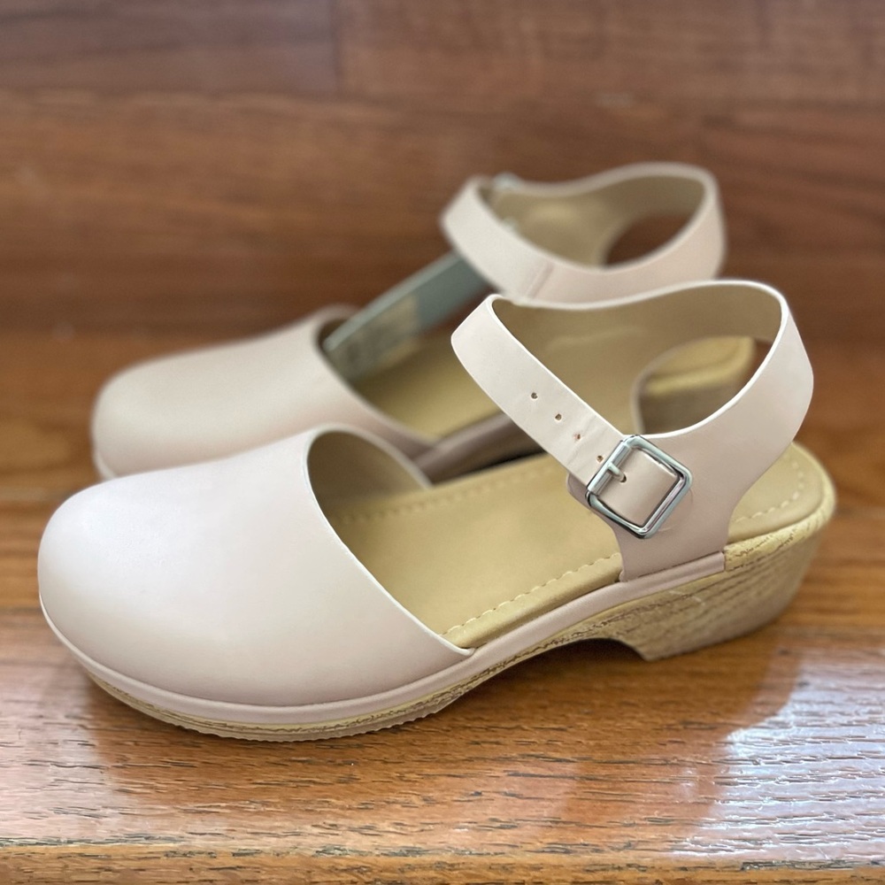 Girls clogs